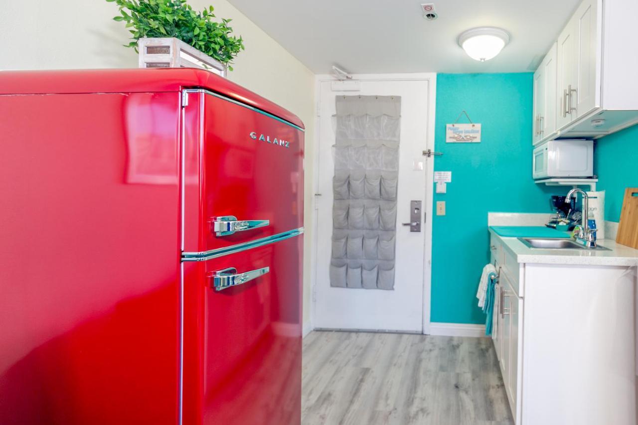 Aloha Vibes Await! Stylish Condo At Aloha Surf - Mountain And City Views Honolulu Ngoại thất bức ảnh