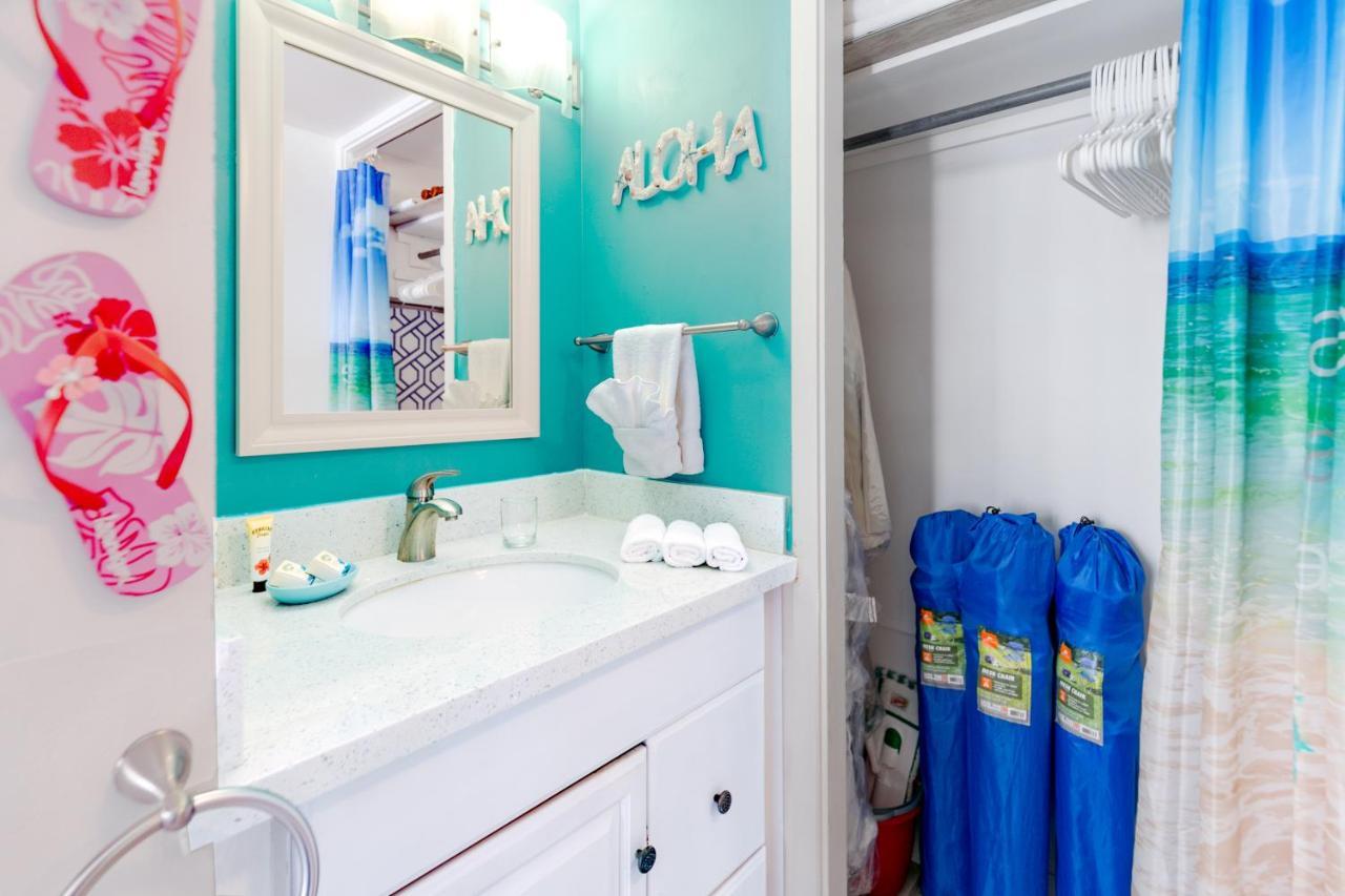 Aloha Vibes Await! Stylish Condo At Aloha Surf - Mountain And City Views Honolulu Ngoại thất bức ảnh