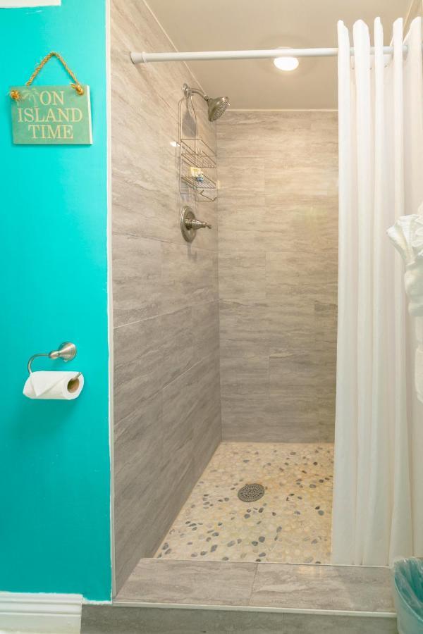 Aloha Vibes Await! Stylish Condo At Aloha Surf - Mountain And City Views Honolulu Ngoại thất bức ảnh
